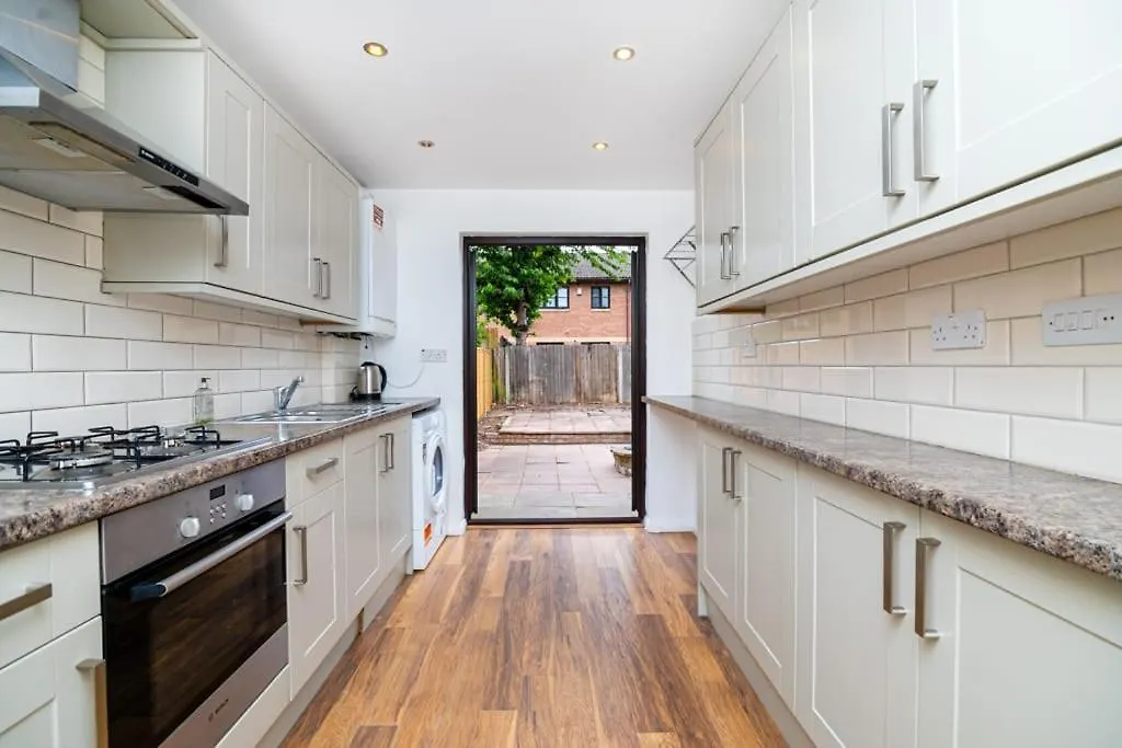 Guest house Awesome New Refurbished Hotel London